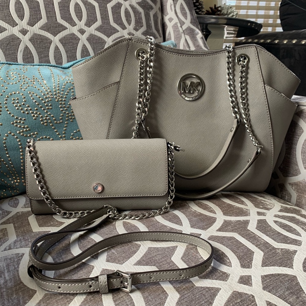 Authentic Michael Kors Handbag & Wallet/Clutch